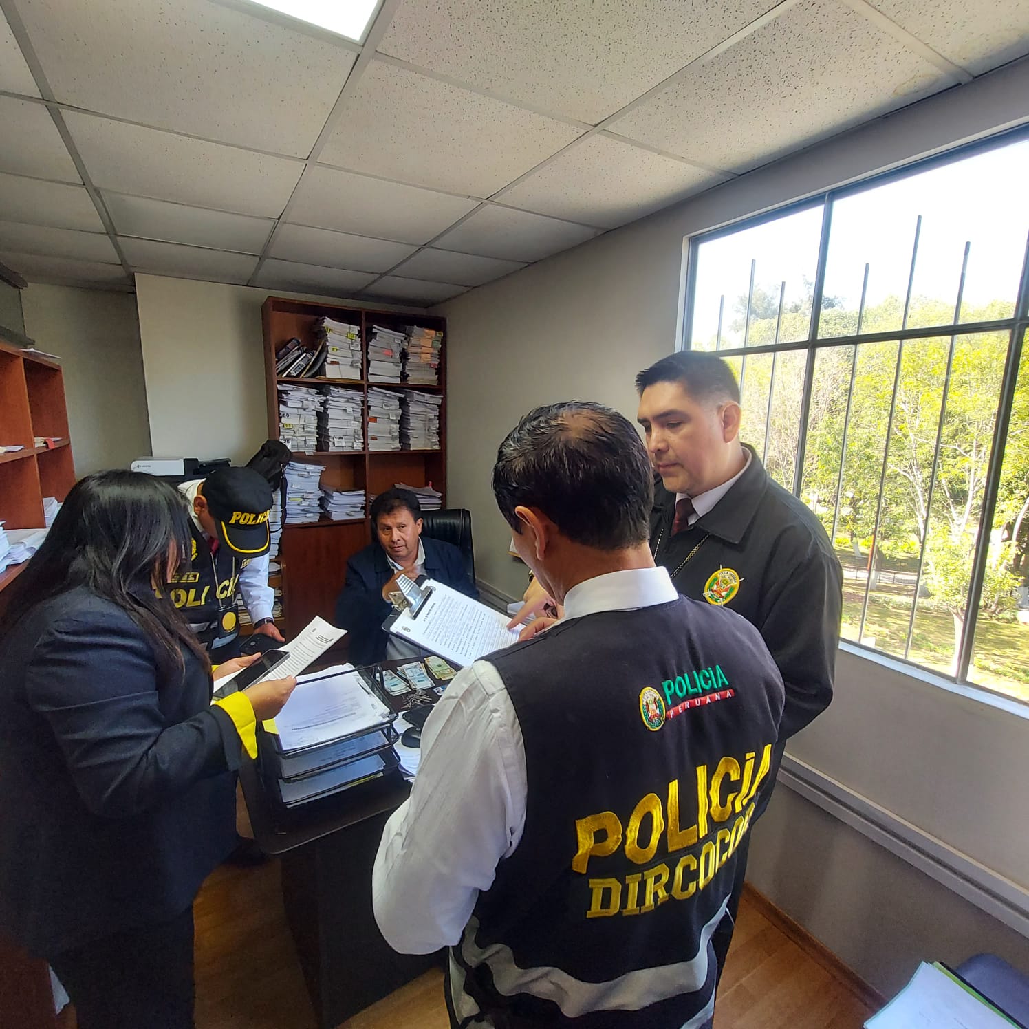 Escándalo de Corrupción en Arequipa: Procurador Municipal y su Red de Sobornos Desmantelados en Operativo Policial